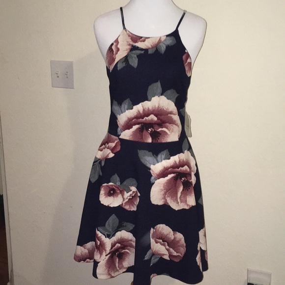 Altar'd State Dresses & Skirts - 🔴NWT altar’d state size Lg. Floral dress